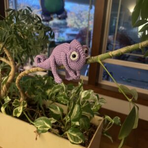 Grabby Chameleon - Purple